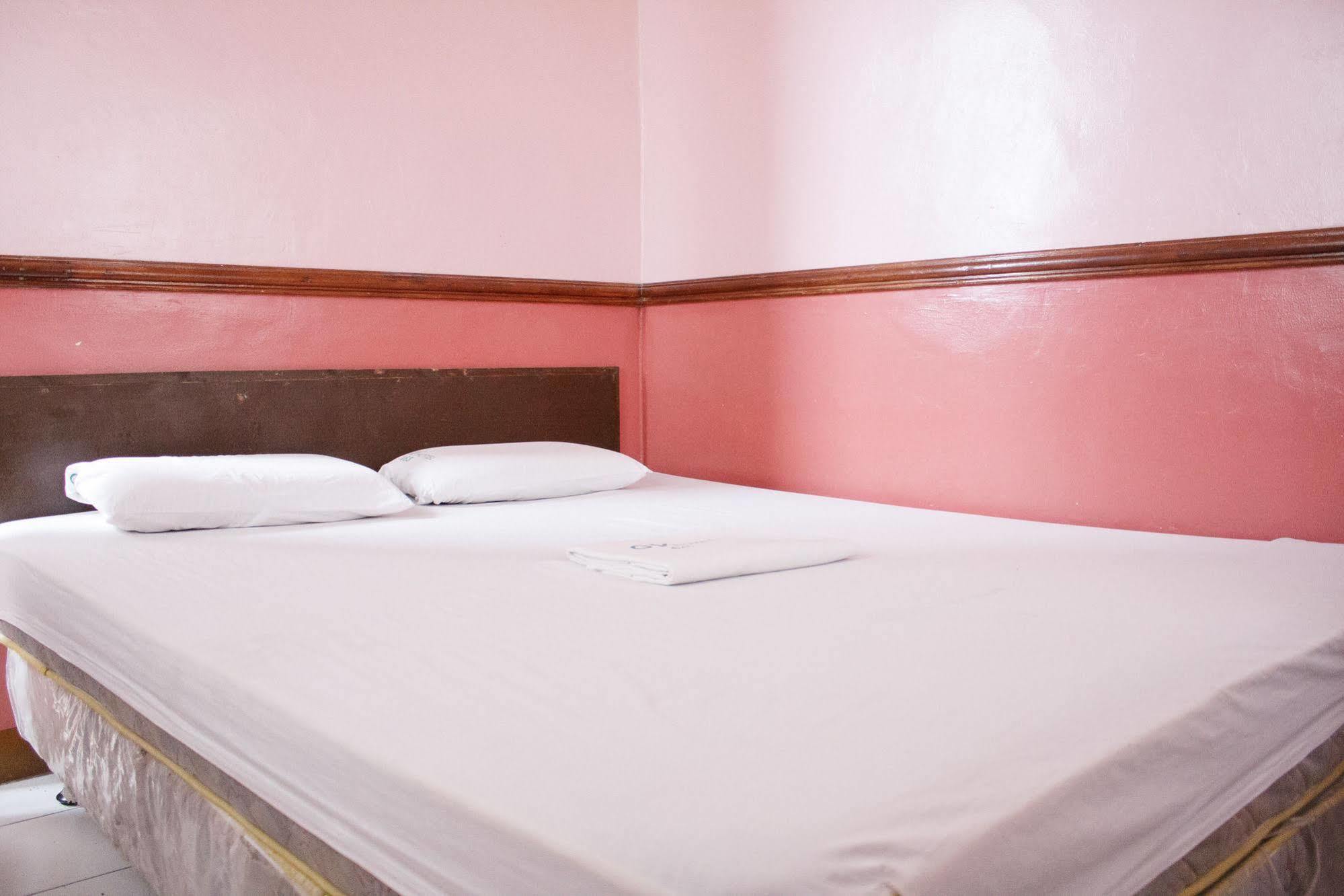 Gv Hotel - Maasin Maasin  Exteriör bild